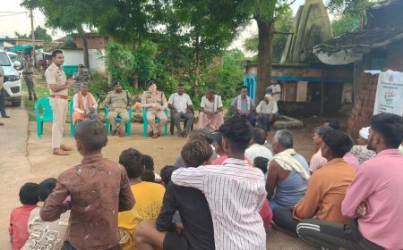 मदनपुर में पुलिस जन चौपाल, ग्रामीणों से संवाद कर सुरक्षा और साइबर अपराधों पर दी जानकारी