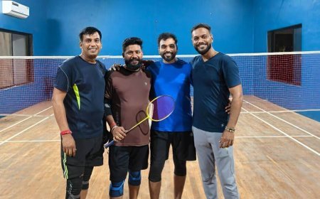 आनंदभूमि सोसाइटी में गणेशोत्सव के रंग में सजा बैडमिंटन टूर्नामेंट, 4 टीमें सेमीफाइनल में