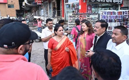 महापौर मीनल चौबे ने जयस्तंभ चौक के पास गणेश विसर्जन झांकी पंडाल की व्यवस्था का किया निरीक्षण