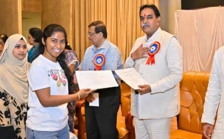 नागार्जुन महाविद्यालय के दीक्षारंभ समारोह में विधायक राजेश मूणत ने नवप्रवेशित विद्यार्थियों का किया स्वागत