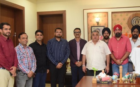 छत्तीसगढ़ ट्रेवल एंड टूरिज्म एसोसिएशन ने पर्यटन मंत्री राजेश अग्रवाल से की सौजन्य भेंट, विश्व पर्यटन दिवस के लिए किया आमंत्रित