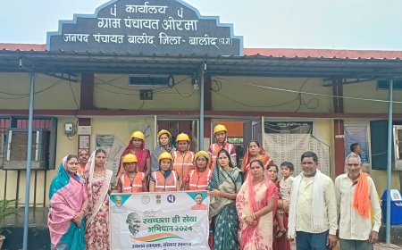 ओरमा में कचरा कलेक्शन के लिए ई-रिक्शा उपलब्ध, जनपद अध्यक्ष ने दिखाई हरी झंडी