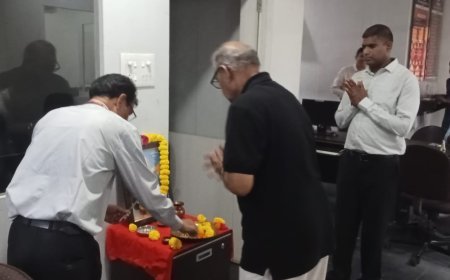 नागपुर नागरिक सहकारी बैंक दुर्ग शाखा ने मनाया 10वां स्थापना दिवस, पूजा-अर्चना कर ग्राहकों का जताया आभार