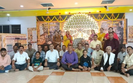 भजन गायन से सजी गणेश आराधना, रायपुर प्रेस क्लब में पत्रकार साथियों ने सपरिवार की गणेश पूजा