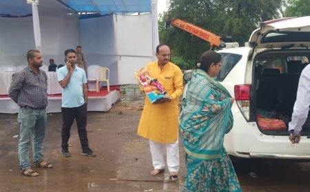 सभापति सूर्यकांत राठौड़ ने परिवार सहित महादेवघाट विसर्जन कुंड में किया गणपति प्रतिमा का विसर्जन