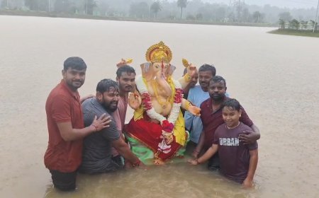 भारी बारिश के बीच फरसगांव में गणेश प्रतिमाओं का विसर्जन, जयकारों के साथ दी गई विदाई