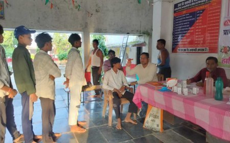 प्री-मैट्रिक छात्रावास पांडातराई में विद्यार्थियों की आंखों की जांच, स्वास्थ्य एवं स्वच्छता के प्रति किया जागरूक