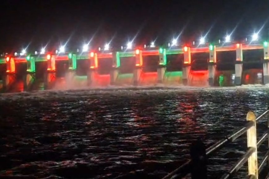 रात में रंग-बिरंगी रोशनी से जगमगाया गंगरेल डैम, सातों गेट खुले तो दिखा अद्भुत नजारा