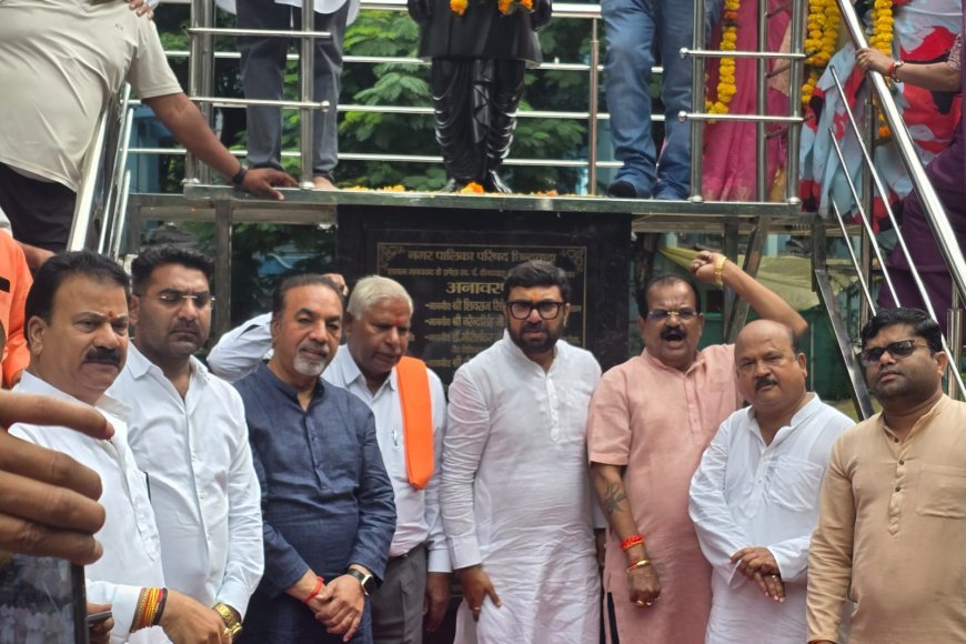 पंडित दीनदयाल उपाध्याय की प्रतिमा पर भाजपा नेताओं ने किया माल्यार्पण, स्वच्छता अभियान से दिया सेवा का संदेश