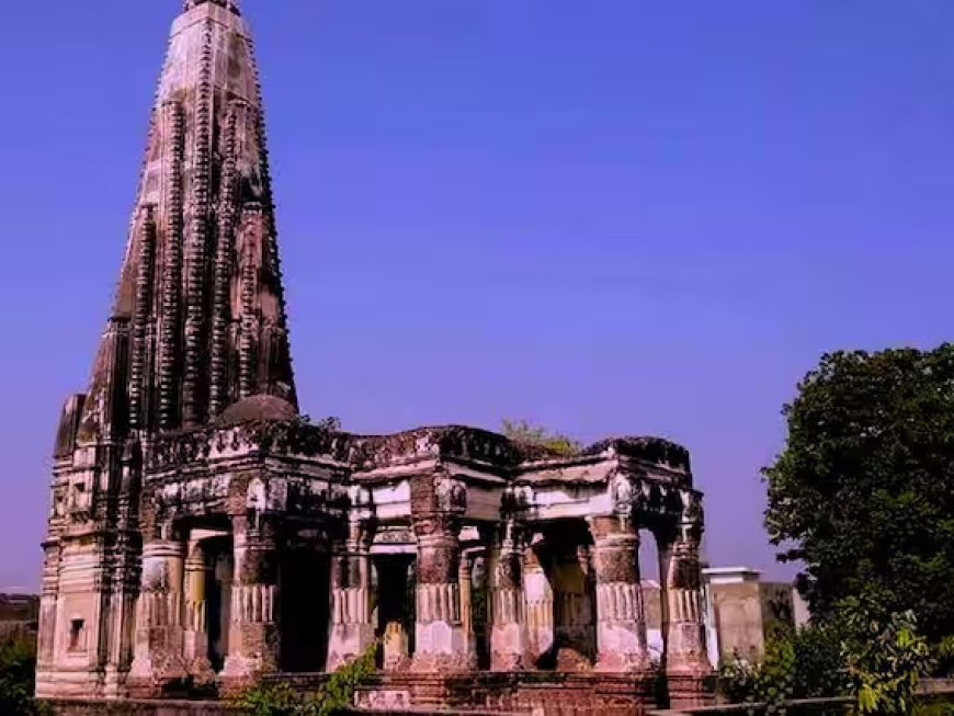 पाकिस्तान के पंजाब में 100 साल पुराने हिंदू मंदिर को लेकर विवाद, मदरसे में मिलाने का आरोप