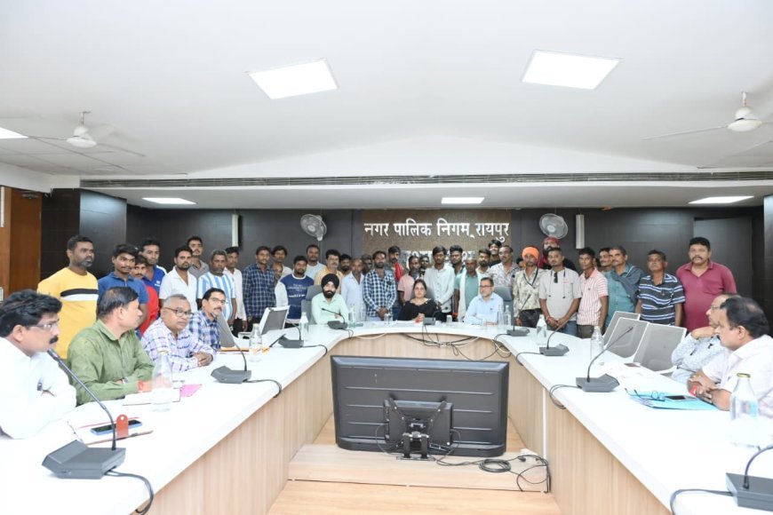 फुंडहर गौधाम में बारिश से गोवंश की सुरक्षा के लिए तत्काल तिरपाल लगाने के निर्देश