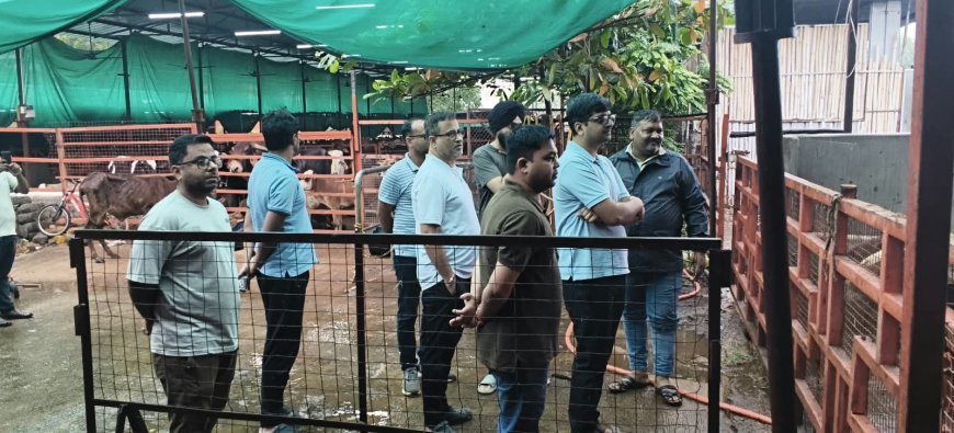 आयुक्त संबित मिश्रा ने फुण्डहर और गोकूल नगर गोधाम की व्यवस्थाओं का किया निरीक्षण