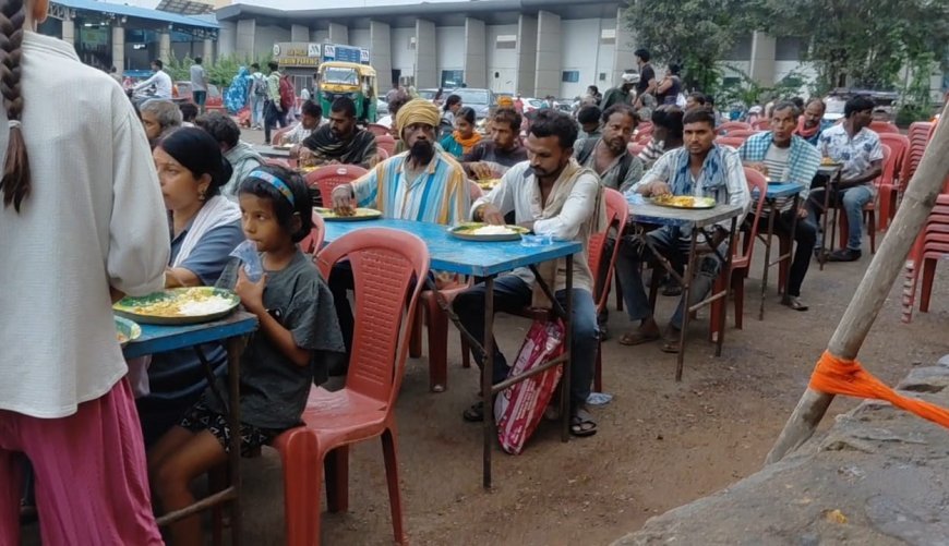 रायपुर रेलवे स्टेशन के सिद्ध हनुमान मंदिर में 2009 से जारी कुबेर राठी का महाभंडारा, सेवा का संकल्प आज भी अनवरत