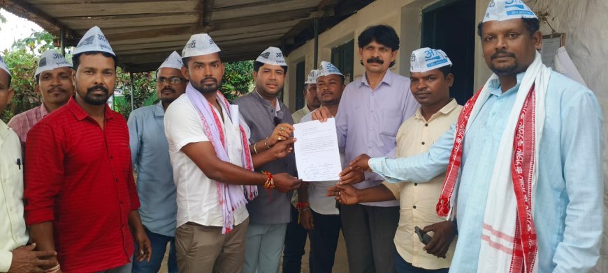 पखांजूर में जर्जर सड़क को लेकर AAP ने सौंपा ज्ञापन, ओवरलोड वाहनों पर कार्रवाई की मांग