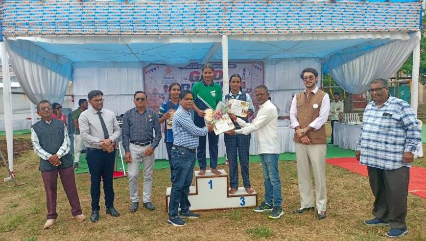 गेड़ी दौड़ में अशोका पब्लिक स्कूल की संध्या और सोनाक्षी ने जीता स्वर्ण पदक