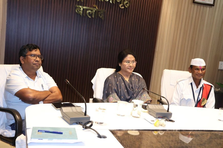 जिला कार्यालय बालोद में चतुर्थ श्रेणी कर्मचारी नरोत्तम सिंह टेमार्य को दी गई भावभीनी विदाई