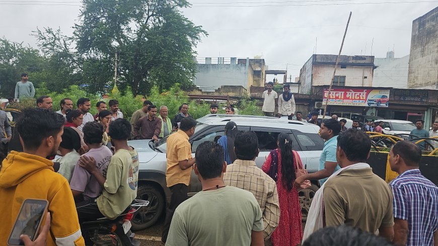 खैर लकड़ी तस्करी के कथित सरगना की गिरफ्तारी पर बसना में हंगामा, विरोध के दौरान महिला पुलिसकर्मी घायल