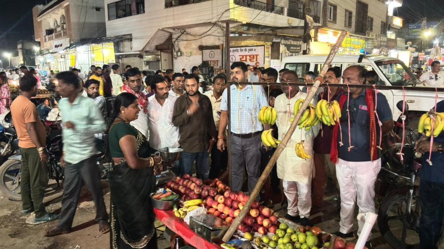 नवीन बाजार में अतिक्रमण पर नगर पालिका की सख्ती, चिन्हित स्थल से बाहर व्यवसाय करने वालों को दी समझाइश