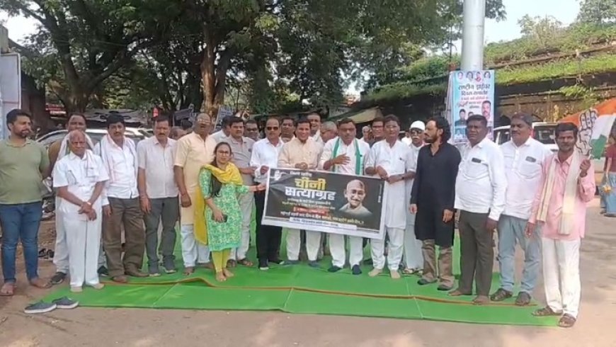 शक्कर के बढ़ते दामों के विरोध में खैरागढ़ में कांग्रेस का ‘शक्कर सत्याग्रह’, अंबेडकर चौक पर किया प्रदर्शन