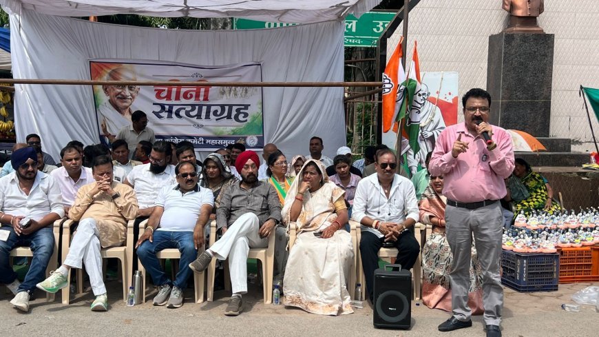 महासमुंद में कांग्रेस का ‘चीनी सत्याग्रह’, जन्माष्टमी पर भी सड़कों पर उतरे कांग्रेसी; शक्कर के बढ़ते दाम और एथेनॉल नीति पर सरकार को घेरा