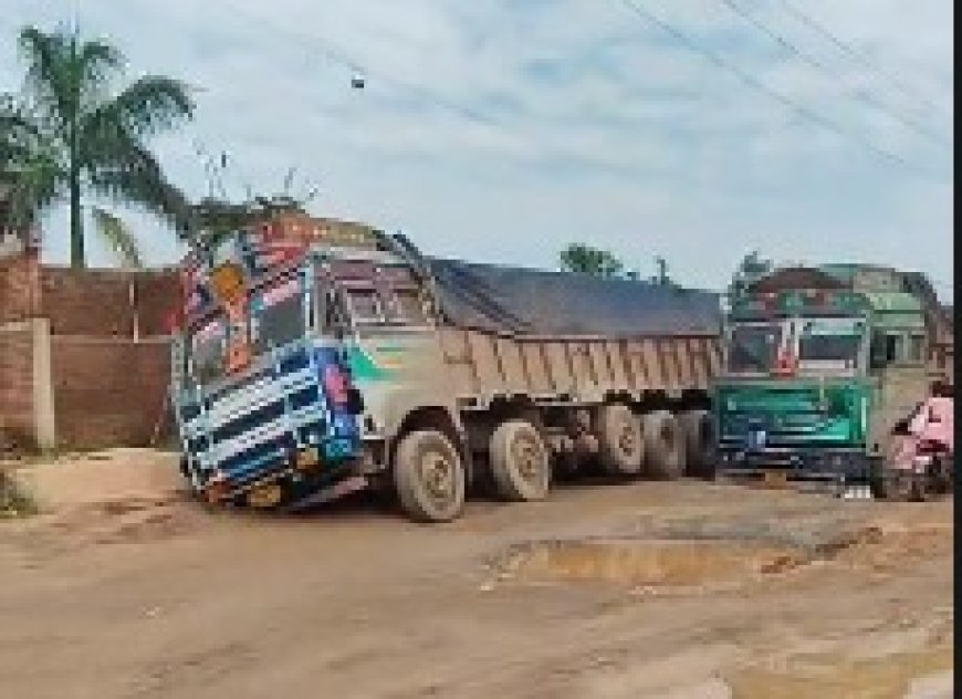 झलप में सड़क की बदहाली पर फूटा ग्रामीणों का गुस्सा, NH-53 पर किया चक्काजाम