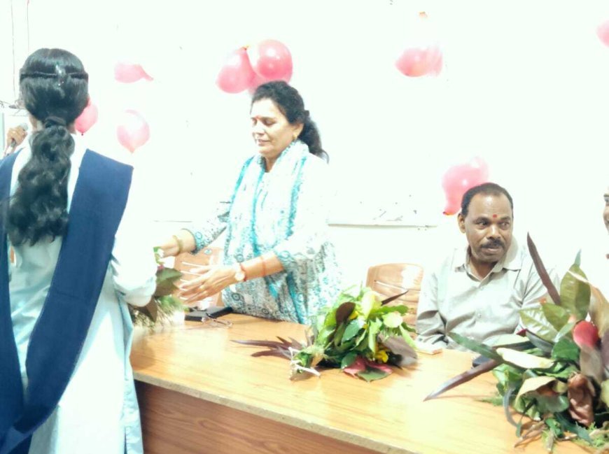 शासकीय स्नातक महाविद्यालय अमरवाड़ा में उत्साहपूर्वक मनाया गया शिक्षक दिवस, विद्यार्थियों ने प्राध्यापकों का किया सम्मान