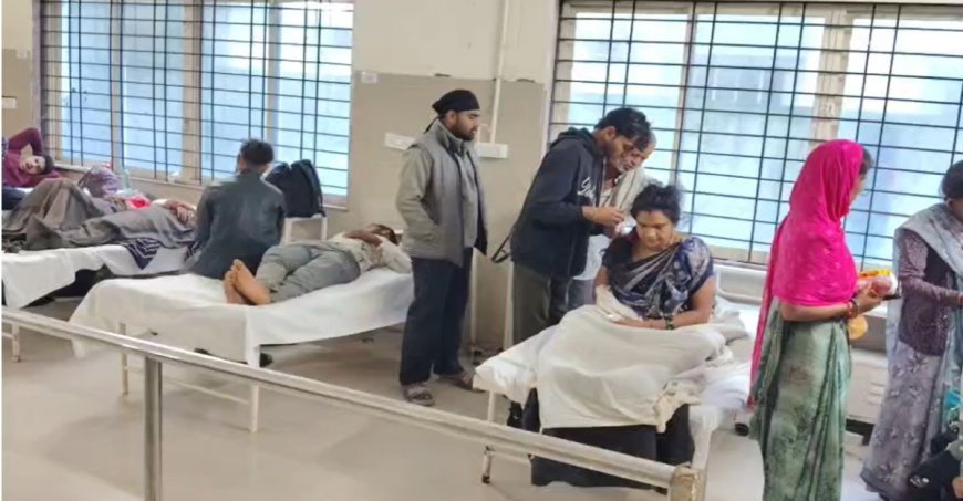 भीषण सड़क हादसे में 32 यात्री घायल, अनियंत्रित बस डिवाइडर से टकराई