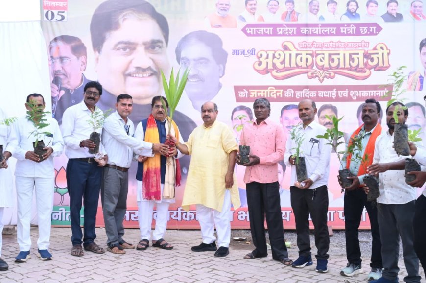 भाजपा वरिष्ठ नेता अशोक बजाज से आत्मीय भेंट कर विधायक पुरन्दर मिश्रा ने दी जन्मदिन की शुभकामनाएं