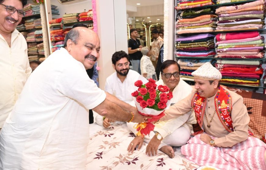 पंडरी टेक्सटाइल मार्केट में ‘आनंदम’ नवीन प्रतिष्ठान का शुभारंभ, विधायक पुरन्दर मिश्रा ने दी शुभकामनाएं