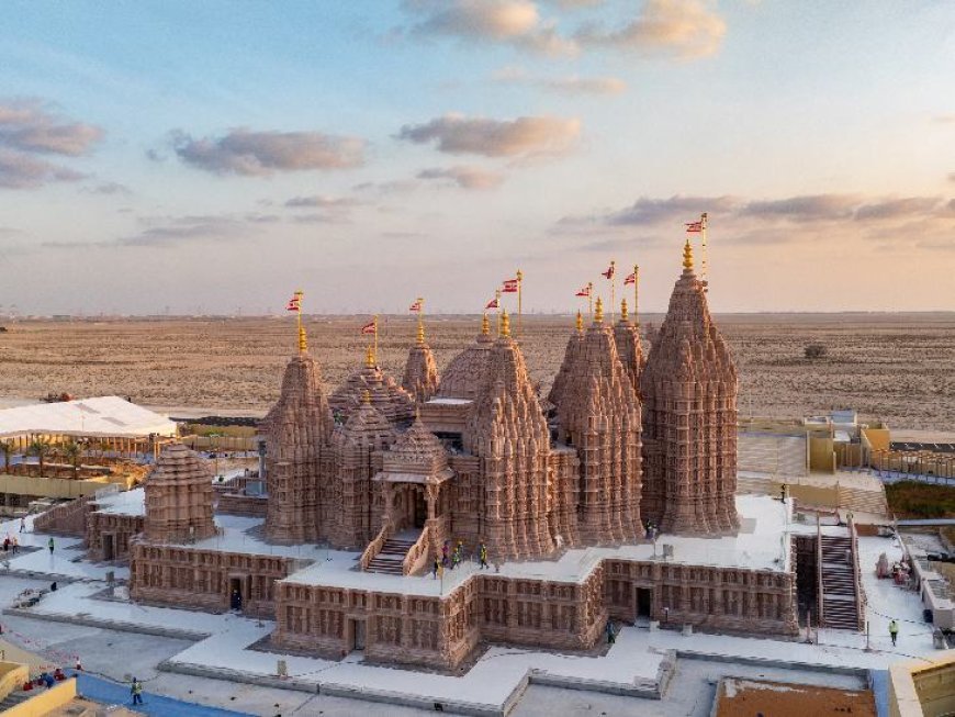 पेरिस में बना भव्य हिंदू मंदिर, पीएम मोदी ने वीडियो कॉन्फ्रेंस से किया स्वामीनारायण मंदिर का उद्घाटन