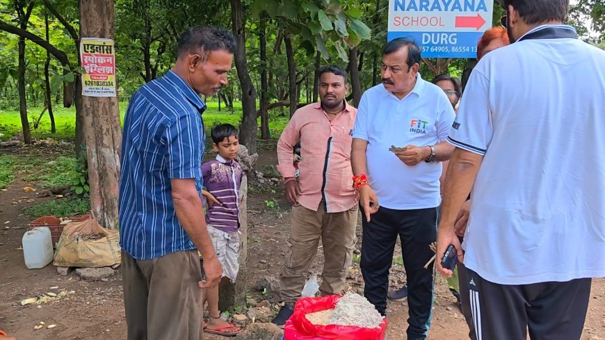 मॉल नहीं, सड़क किनारे रुके सांसद विजय बघेल, खरीदा 1200 रुपए किलो का फूटू