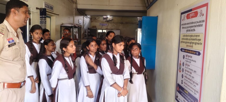 थाना पिपरिया पहुंचे कक्षा 9वीं से 12वीं के छात्र-छात्राएं, पुलिस की कार्यप्रणाली समझी और साइबर अपराध से बचाव की सीख ली