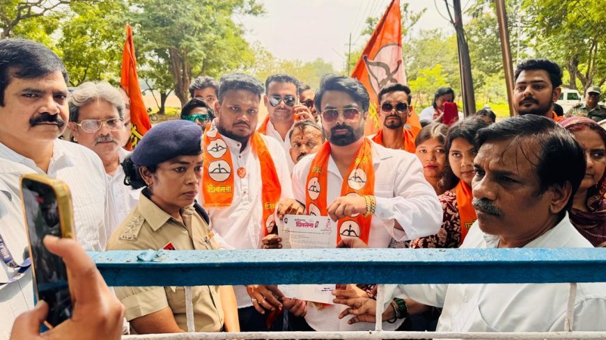 टाटा नगर की अनदेखी पर शिवसेना का प्रदर्शन, बीएसपी प्रबंधन को विकास कार्य शुरू करने का अंतिम अल्टीमेटम