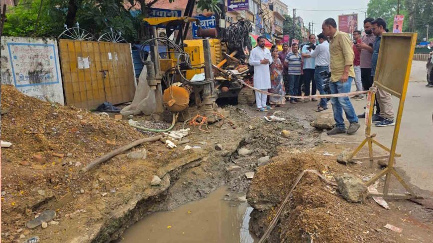 बिना अनुमति सड़क खोदने पर नेता प्रतिपक्ष आकाश तिवारी ने जताई नाराजगी, कंपनी पर जुर्माने की मांग