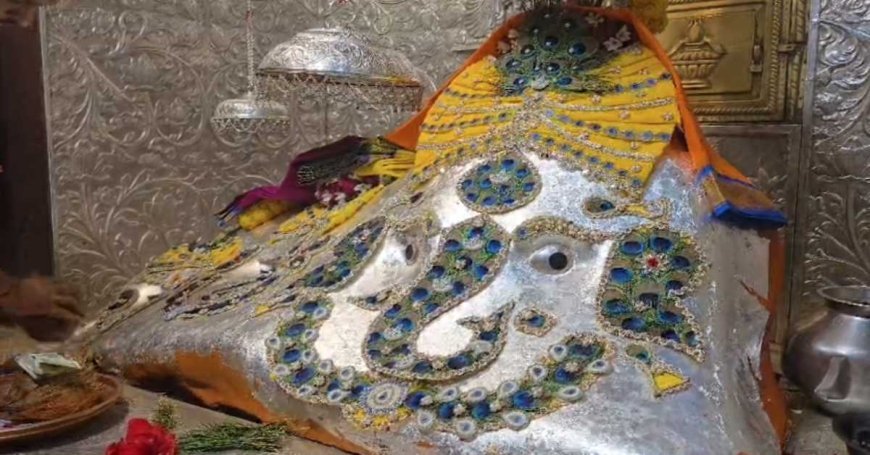 गणेश चतुर्थी पर चिंतामण गणेश मंदिर में उमड़ा आस्था का सैलाब, एक प्रतिमा में तीन स्वरूपों के दर्शन