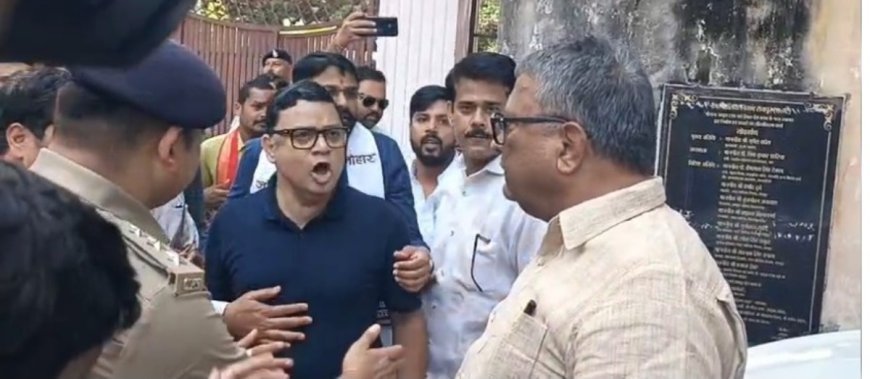 रायपुर प्रेस क्लब में PM आवास पर बहस के बाद हंगामा, भाजपा-कांग्रेस कार्यकर्ता भिड़े; पुलिस ने संभाली स्थिति