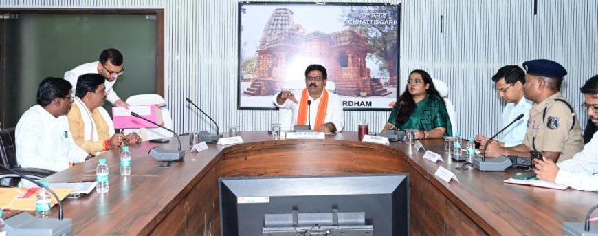 कवर्धा में गौधन की सुरक्षा और उपचार व्यवस्था पर बैठक, विजय शर्मा ने दिए ठोस इंतजाम के निर्देश