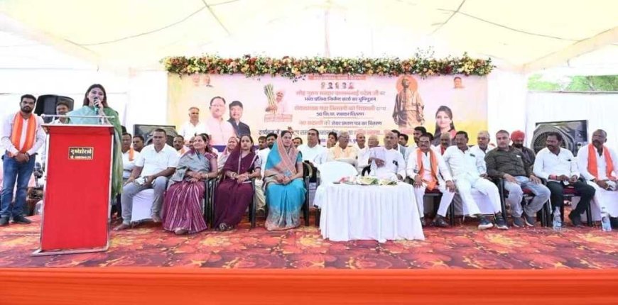 पंडरिया शक्कर कारखाने में सरदार पटेल की प्रतिमा निर्माण का भूमिपूजन, किसानों को रियायती दर पर बांटी गई शक्कर