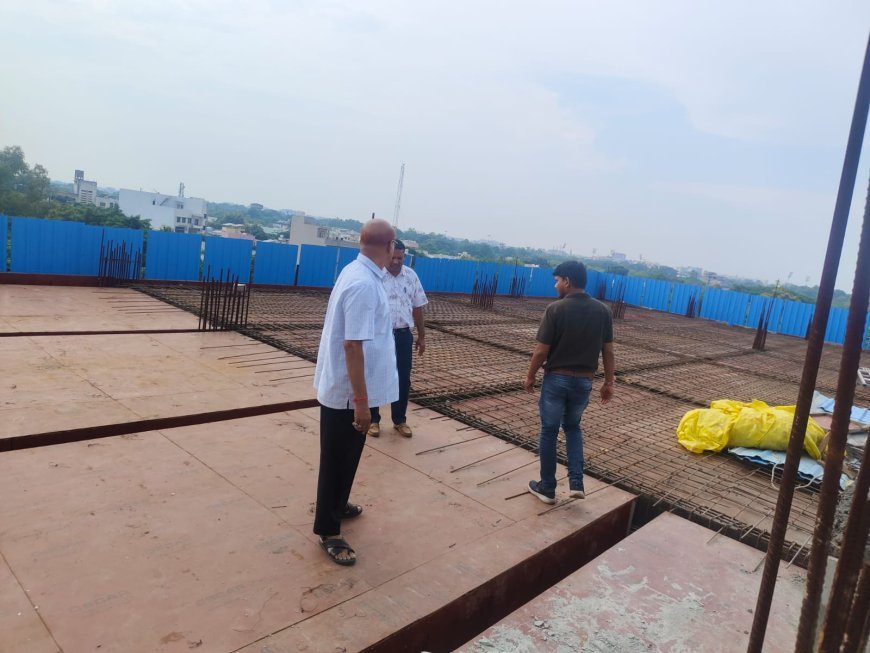 रायपुर में नगर निगम की कार्रवाई, मानसरोवर भवन के तृतीय तल पर बिना अनुमति निर्माण रोका