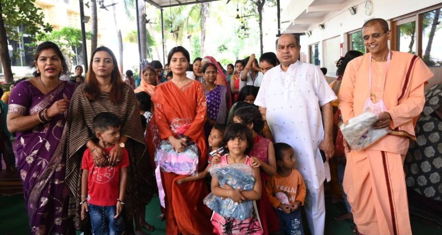 प्रधानमंत्री मोदी के जन्मदिवस पर पुरन्दर मिश्रा की सेवा पहल, आंगनबाड़ी बच्चों को वितरित किए वस्त्र