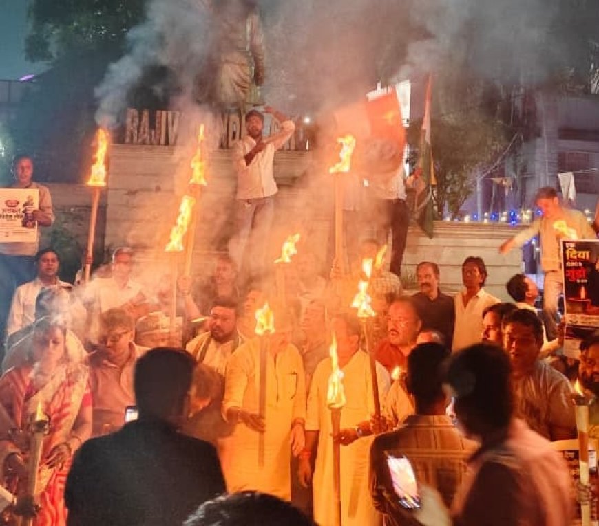 रायपुर में जनहित के मुद्दों को लेकर कांग्रेस का मशाल मार्च, गांधी मैदान से राजीव गांधी चौक तक प्रदर्शन