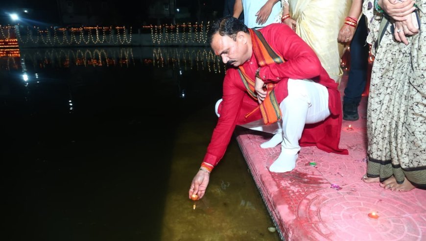 मनेन्द्रगढ़ में सेवा संकल्प अभियान का भव्य शुभारंभ, पांच लाख से अधिक दीपों से जगमगाया सरोवर तालाब
