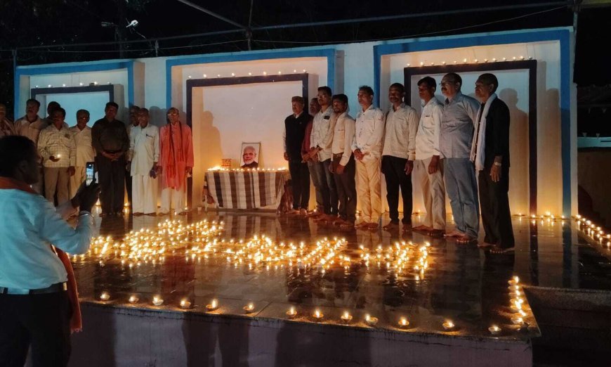 श्रद्धा धाम महावीर हनुमान मंदिर में 501 दीप प्रज्वलित कर मनाया गया प्रधानमंत्री मोदी का जन्मदिवस
