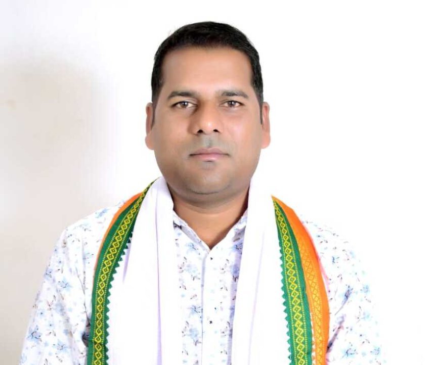 आशीर्वाद के दीये कार्यक्रम में जूते-चप्पल पहनकर दीप प्रज्वलन पर लोचन यादव ने उठाए सवाल