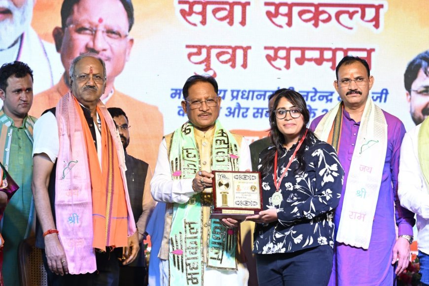 सेवा संकल्प युवा सम्मान में विभिन्न क्षेत्रों के युवाओं का सम्मान, तनू श्री दास भी सम्मानित
