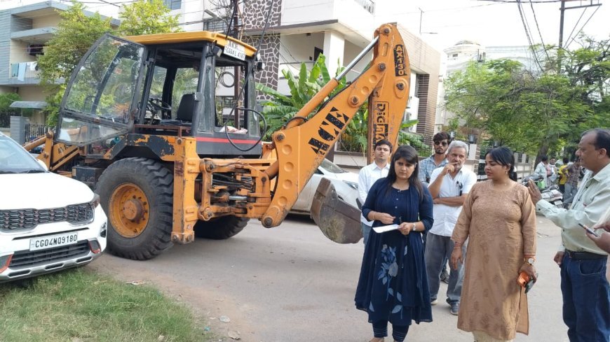 समता कॉलोनी में नक्शा स्वीकृति के विपरीत अतिरिक्त निर्माण पर निगम की कार्रवाई, भवन का हिस्सा तोड़ा