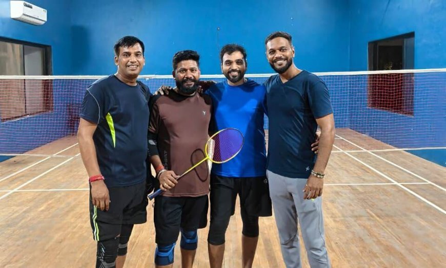 आनंदभूमि सोसाइटी में गणेशोत्सव के रंग में सजा बैडमिंटन टूर्नामेंट, 4 टीमें सेमीफाइनल में