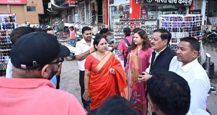 महापौर मीनल चौबे ने जयस्तंभ चौक के पास गणेश विसर्जन झांकी पंडाल की व्यवस्था का किया निरीक्षण