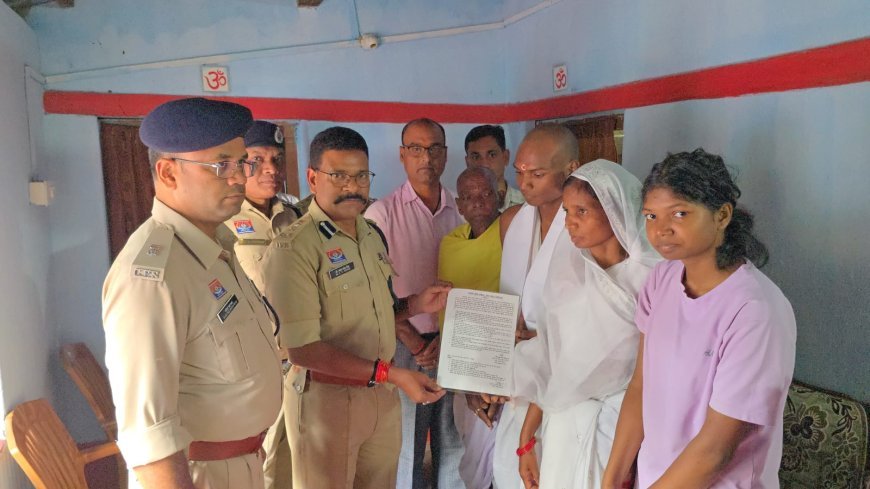 दिवंगत आरक्षक के पुत्र को अनुकंपा नियुक्ति, तेरहवीं के दिन पुलिस कप्तान ने सौंपा नियुक्ति पत्र