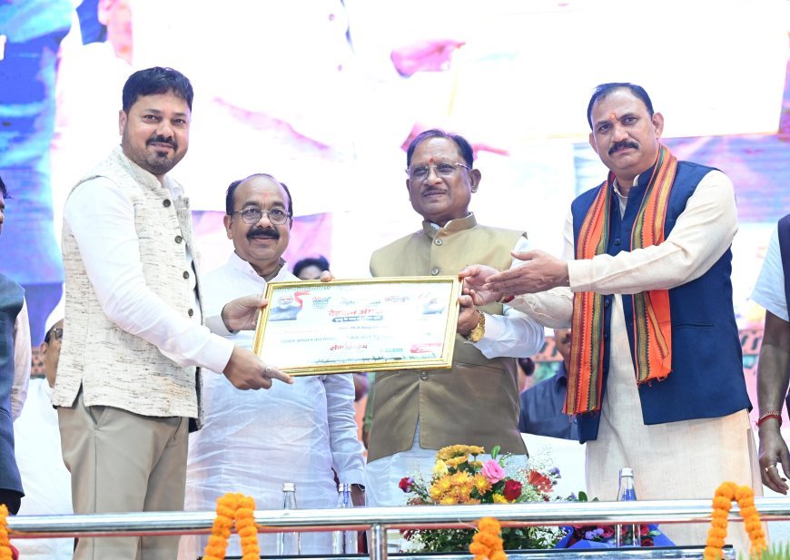 सेवा संकल्प अभियान में रक्तदान महाकुंभ, 1000 से अधिक महिलाओं ने किया रक्तदान, गोल्डन बुक ऑफ वर्ल्ड रिकॉर्ड में दर्ज